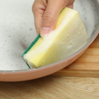 铁锅用久了又脏又黑,教你一个小妙招,锅具洁净如新~真心觉得好用!