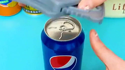 老婆买回来的工具,用来开盖子很好用,老人孩子的好帮手